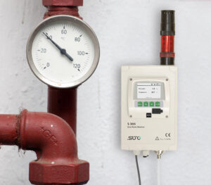 two thermoters mounted on two red pipes